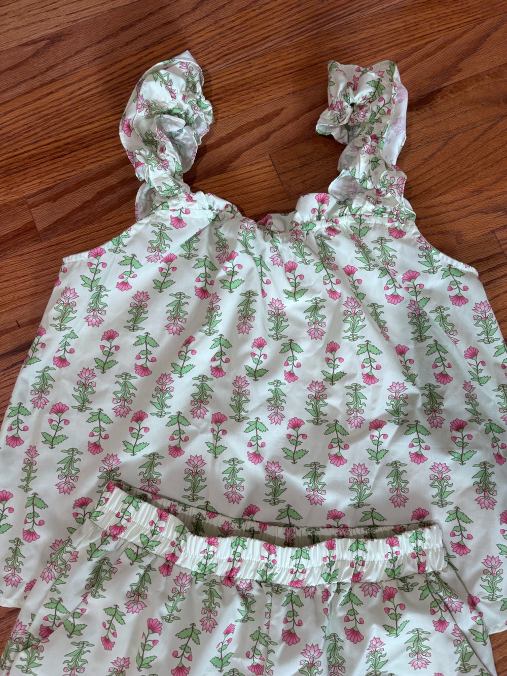 White Floral Off Ruffle Top & Shorts Pajama Set Sz M - Picture 6 of 8